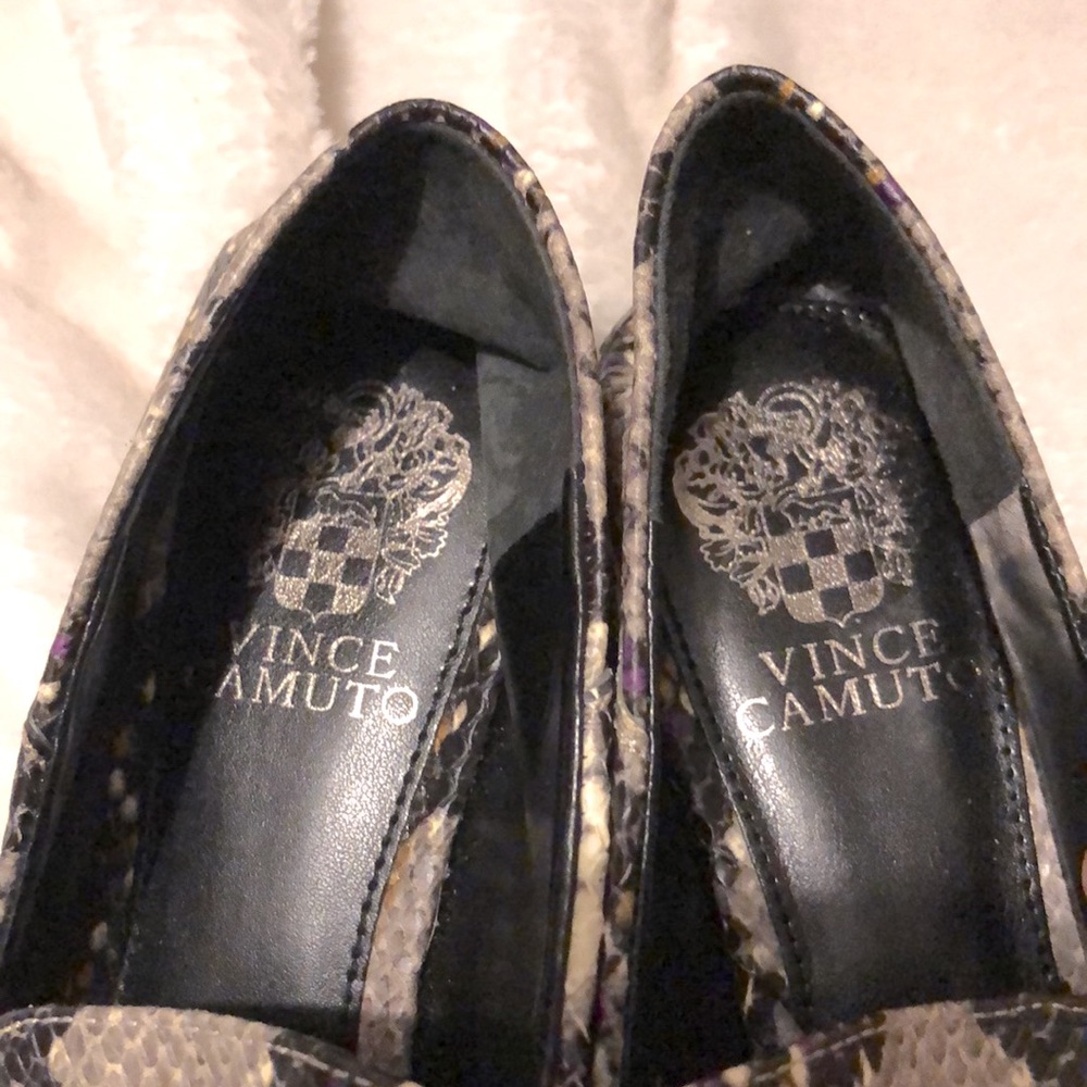 Vince Camuto Leather Snake Print Loafer. New w/ Box Mulberry, Ochre, Blk, & Wt. - Picture 8 of 10